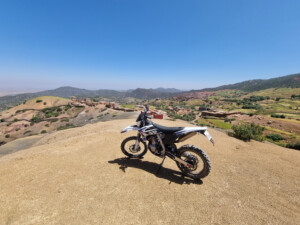 Moto enduro AJP Valle de Ourika
